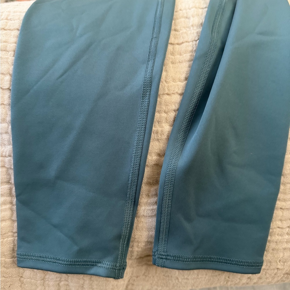 ALO Yoga High-Waist Airlift Leggings - Picture 3 of 6